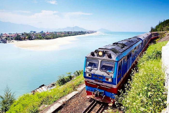 Train to Lan Ha Bay